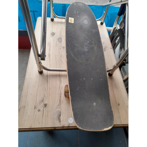 87 - Ex Childs Skateboard