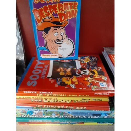 18 - Collection Of 11 Children'S Books Including Beano, Dandy