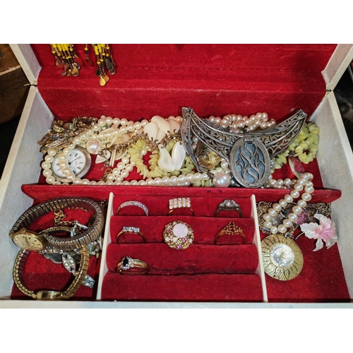 302 - Vintage White Jewellery Case With Jewellery