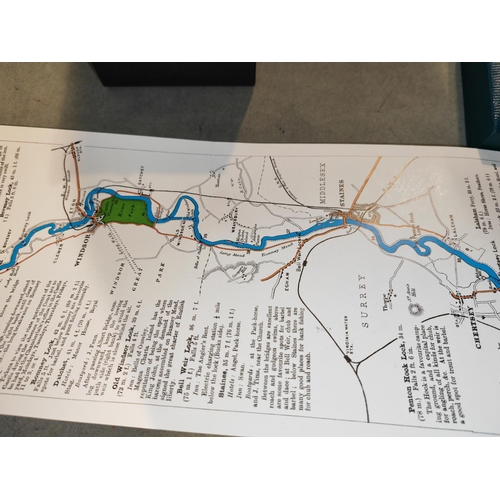 352 - Map Of River Thames In Tube