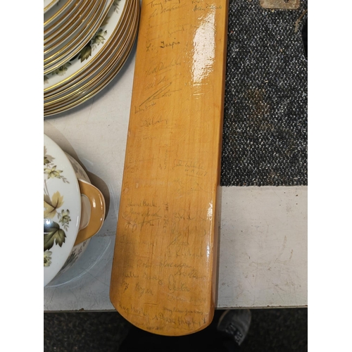 506 - The Magnum Duncan Feardey Cricket Signed Bat