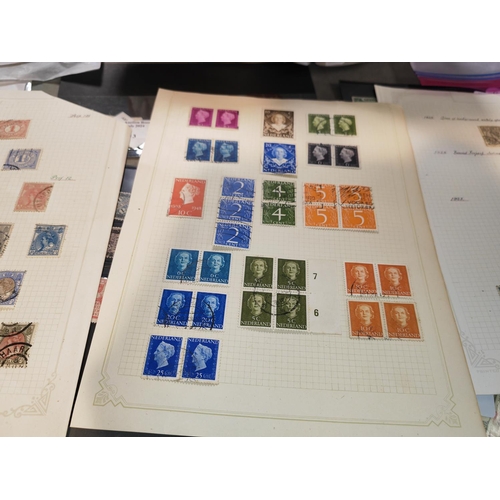 622 - Pages Of Netherland Stamps