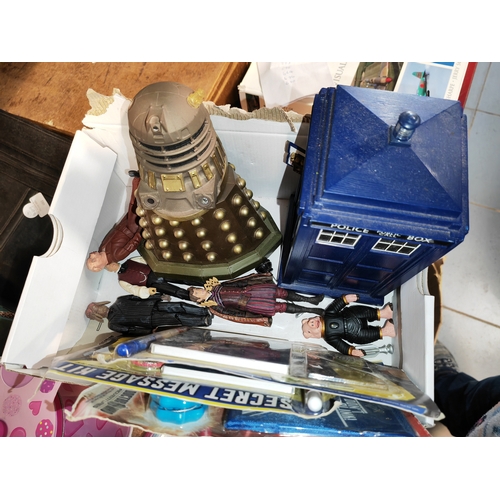 664 - Box Of Dr Who Items