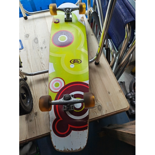 87 - Ex Childs Skateboard