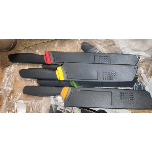 251 - Full Set Of 6 Joseph Joseph Knives