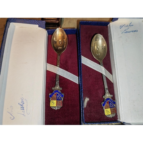 356 - 2 Commemorative Silver Hallmarked Spoons 1952-1977 Queen Jubilee, In Original Boxes