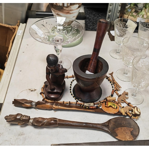 427 - Selection Of Wooden African Items Plus A Mortar And Pestle