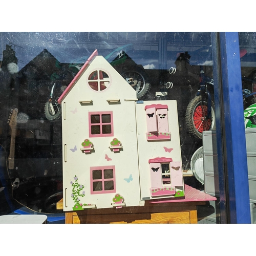 60 - Childs Dollhouse