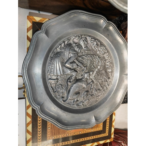 465 - 5 French Pewter Wall Plates Cherub Patterned