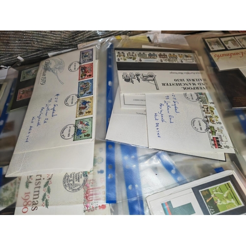 579 - Selection Of First Day Covers And Presentation Stamp Packs