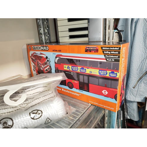 201 - Airfix Quick Build Bus Boxed Unused