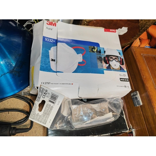 232 - Full Trade Box Of 10 Unused 3M Ffp3 Aura Masks And Unused Site Safety Glasses