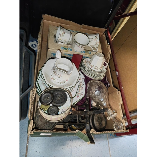 669 - Box Of Assorted Items