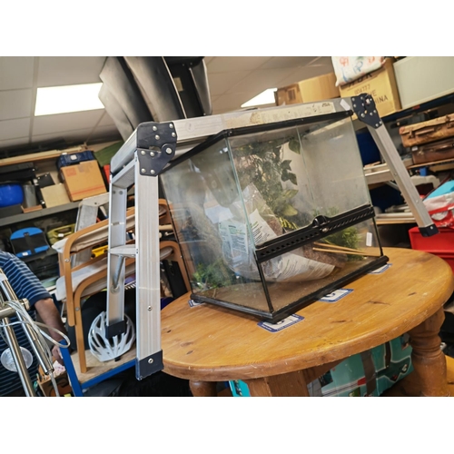 675 - Alluminum Pop Up Stool