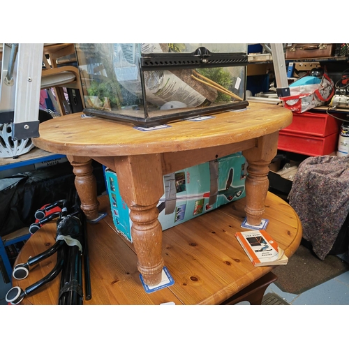 677 - Pine Round Coffee Table