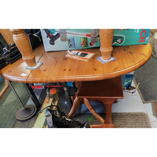 678 - Pine Drop Leaf Dinning Table