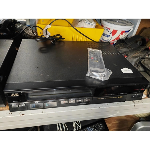 699 - Jvc Video Recorder With Remote Control