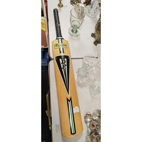 710 - The Magnum Duncan Feardey Cricket Signed Bat