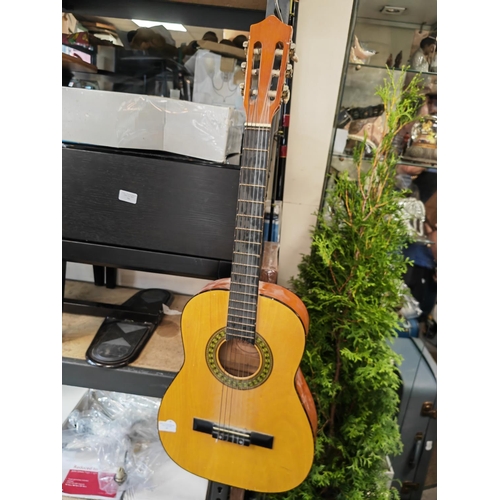 89 - Accoustics Guitar