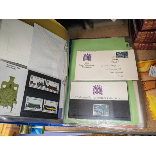 12 - Folder Of First Day Covers And Presentation Packs