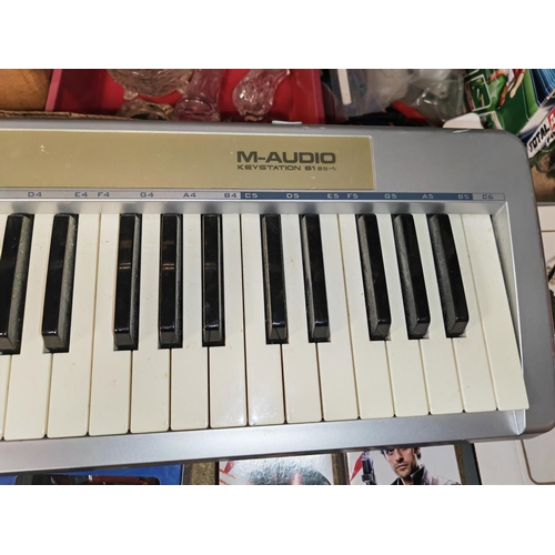 190 - M Audio Keystation 52 Es Connects To Pc No Speakers Built In