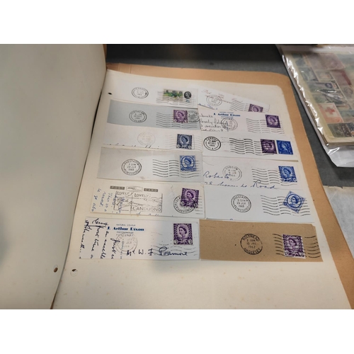 560 - 3 Folders Of Stamps On Paper