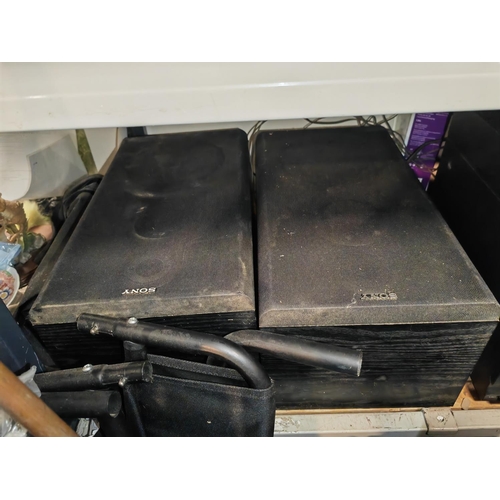 701 - Sony Stereo With Speakers