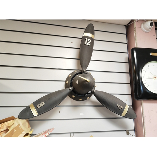 541 - Propellor Shaped Wall Clock