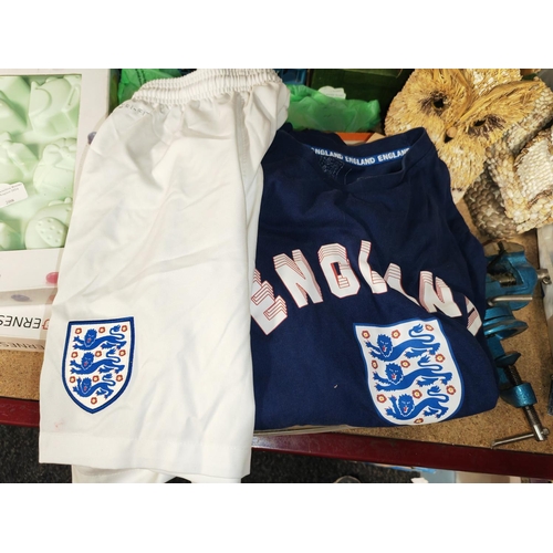 187 - England Official Shirt Plus Shorts Size M