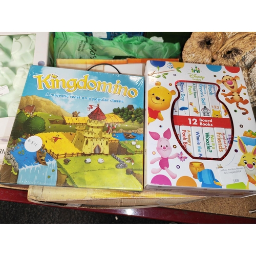 188 - King Domino Boxed Game And A Set Of Winnie The Pooh Books