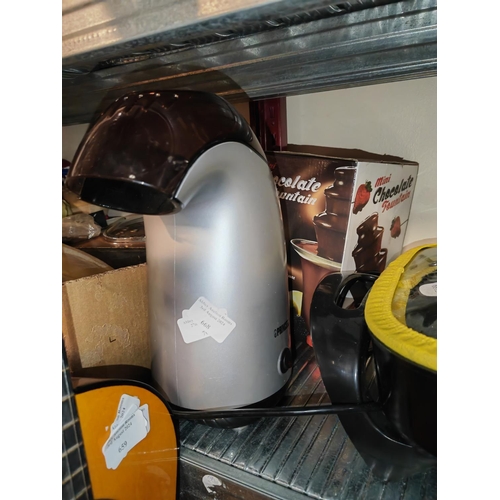 668 - Chocolate Fountain In Box Plus A Popcorn Maker