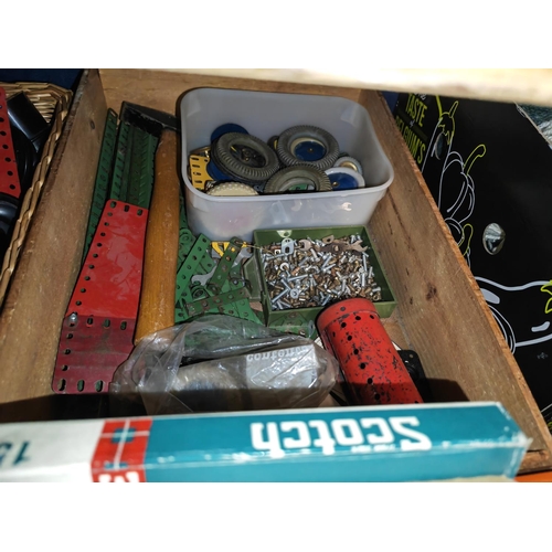 252 - Lge Quantity Of Meccano + 2 Motors