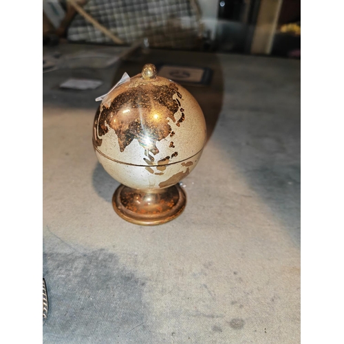 391 - Globe Table Lighter