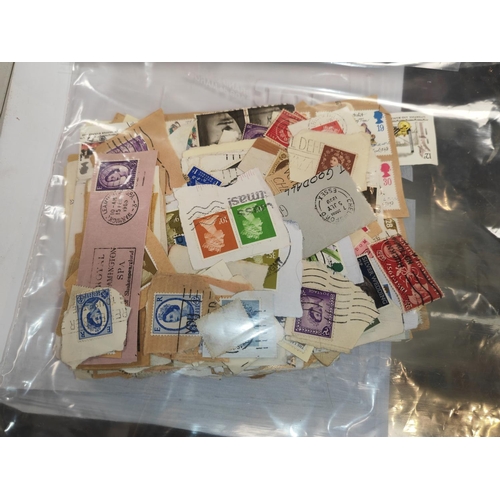 422 - 4 Bags Of British Issue Stamps