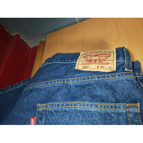 24 - Levi Jeans Waist 36 Leg 36