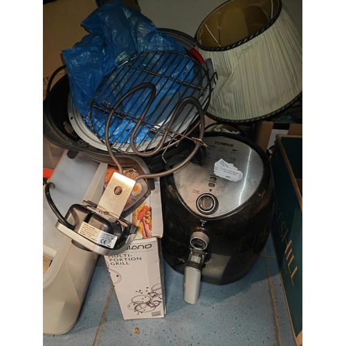 697 - Selection Of Kitchen Appliances Both Need A Light Clean