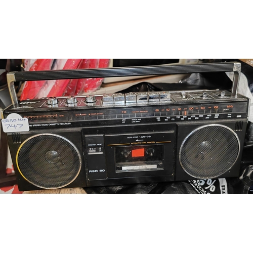 747 - Roberts Rsr50 3 Band Stereo Radio Cassette Recorder