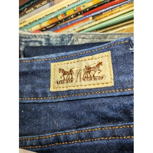 270 - 3 Pairs Of Levi Jeans Size Medium