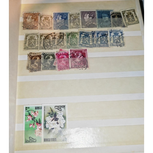 603 - Black Book Of World Stamps