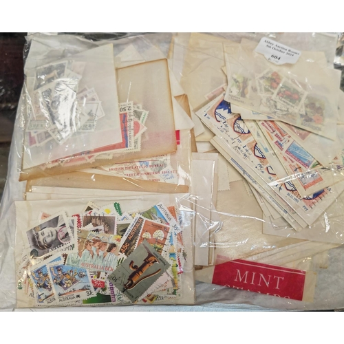 604 - Bag Of World Stamps In Packets