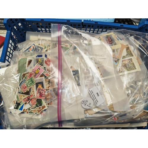 566 - Bag Of Commonwealth Issue Stamps In Bags