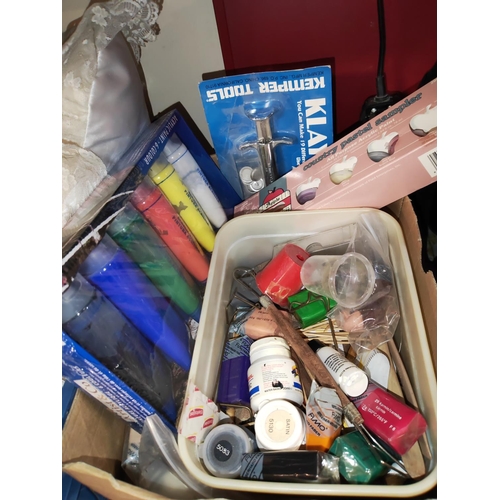 646 - Box Of Artists Accessories