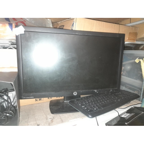 692 - Tft Monitor Plus Keyboard