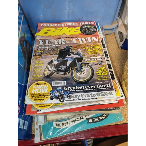 208 - Pile Of Motorcycle & Motor Bike Books, Brochures & Ephemera Inc The Motor Cycle Magazine Ft Some 194... 