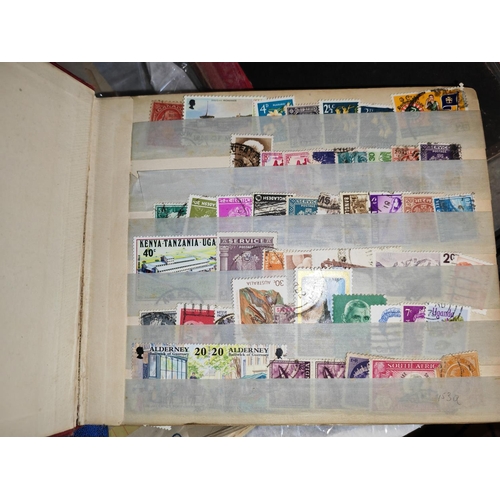 561 - 3 Stock Books Of World Issue Stamps