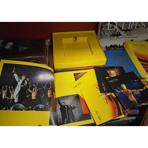 19 - Take That Presentation Box Book/Dvds