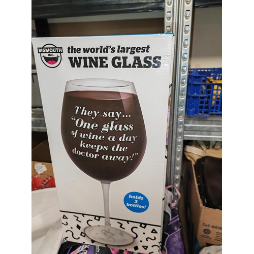 650 - Worlds Largest Wine Glass In Box