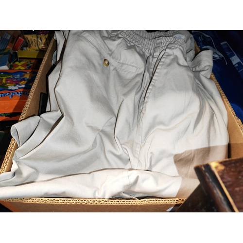 697 - 10 Pairs Of Men'S Trousers Some With Belts Size 44