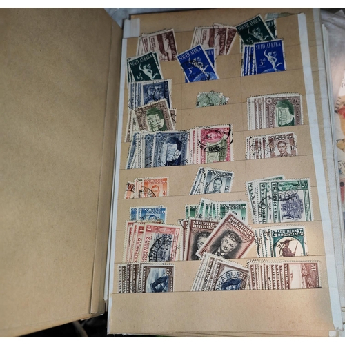 578 - Pages Of World Stamps