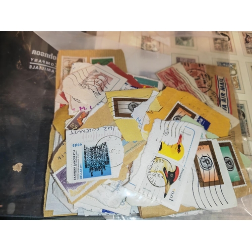 587 - World Stamps In Bags